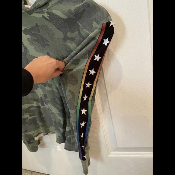 T2Love Girls Camoflauge Hooded Sweatshirt W Stars Size Medium 8-12 Retail $70 - Picture 2 of 5